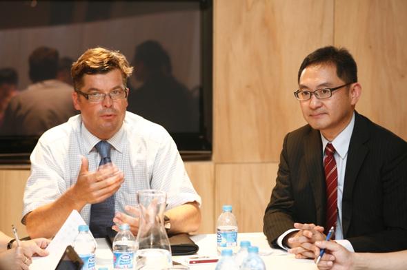 �󣺴󱱚WͨӍCEO Mogens Elsberg���ң��󱱚WͨӍ�Ї��^(q��)����(j��ng)����پ