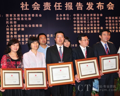 �Ϻ�ؐ���hί����ӛ����(zh��)�и�����ꐂ����I(l��ng)ȡ�C��